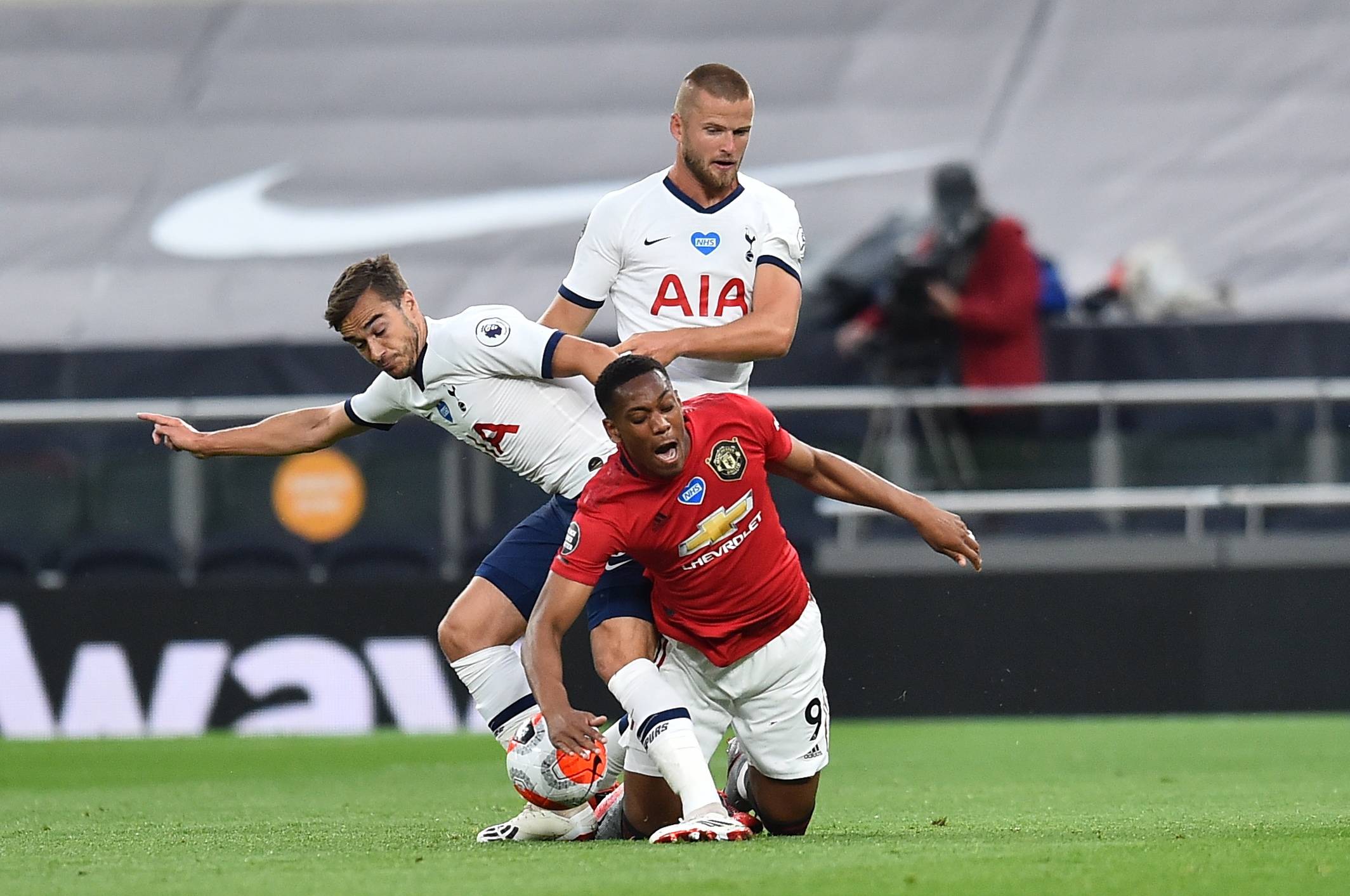 拜仁vs阿森纳 最强矛盾（拜仁对阵阿森纳：矛与盾的巅峰对决）