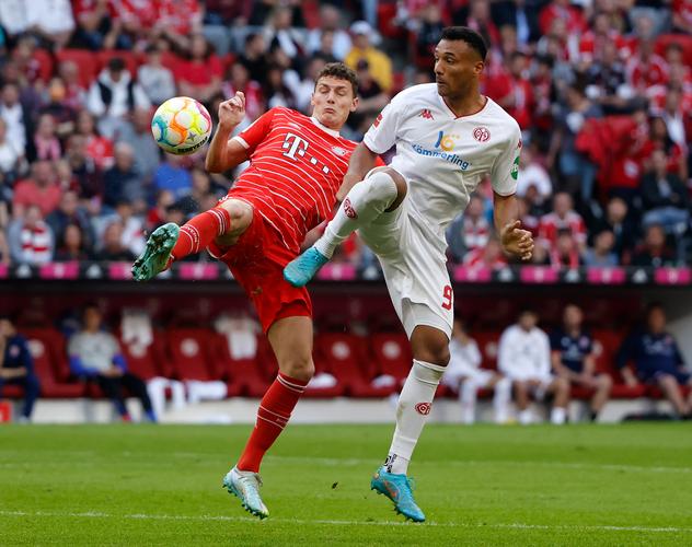 中超：北京国安客场2-1逆转上海申花（中超焦点战：北京国安客场2-1翻盘上海申花）