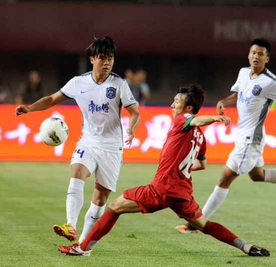 斯基拉：米兰派球探考察萨索洛中卫穆哈雷莫维奇和伊泽斯（斯基拉：米兰派遣球探赴萨索洛考察穆哈雷莫维奇和伊泽斯）