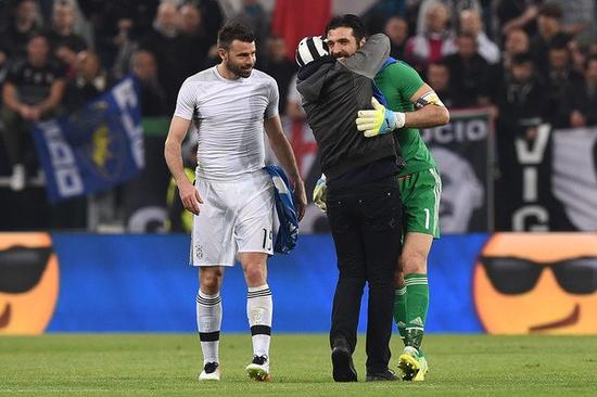 半场战报：格拉茨风暴0-0诺丁汉森林，吉布斯-怀特失点（半场速报：格拉茨风暴0-0诺丁汉森林，吉布斯-怀特罚丢点球）