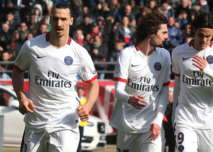 半场战报：美因茨1-0云达不莱梅，西尔万-威德默破门（半场比分：美因茨1比0领先云达不莱梅，西尔万-威德默建功）