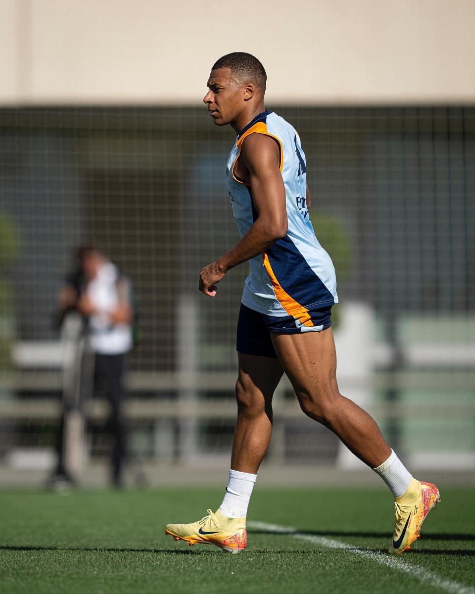 数据全面！王奕博加盟青岛首秀12分5篮板3助攻2抢断（王奕博青岛首秀数据亮眼：12分5篮板3助攻2抢断）